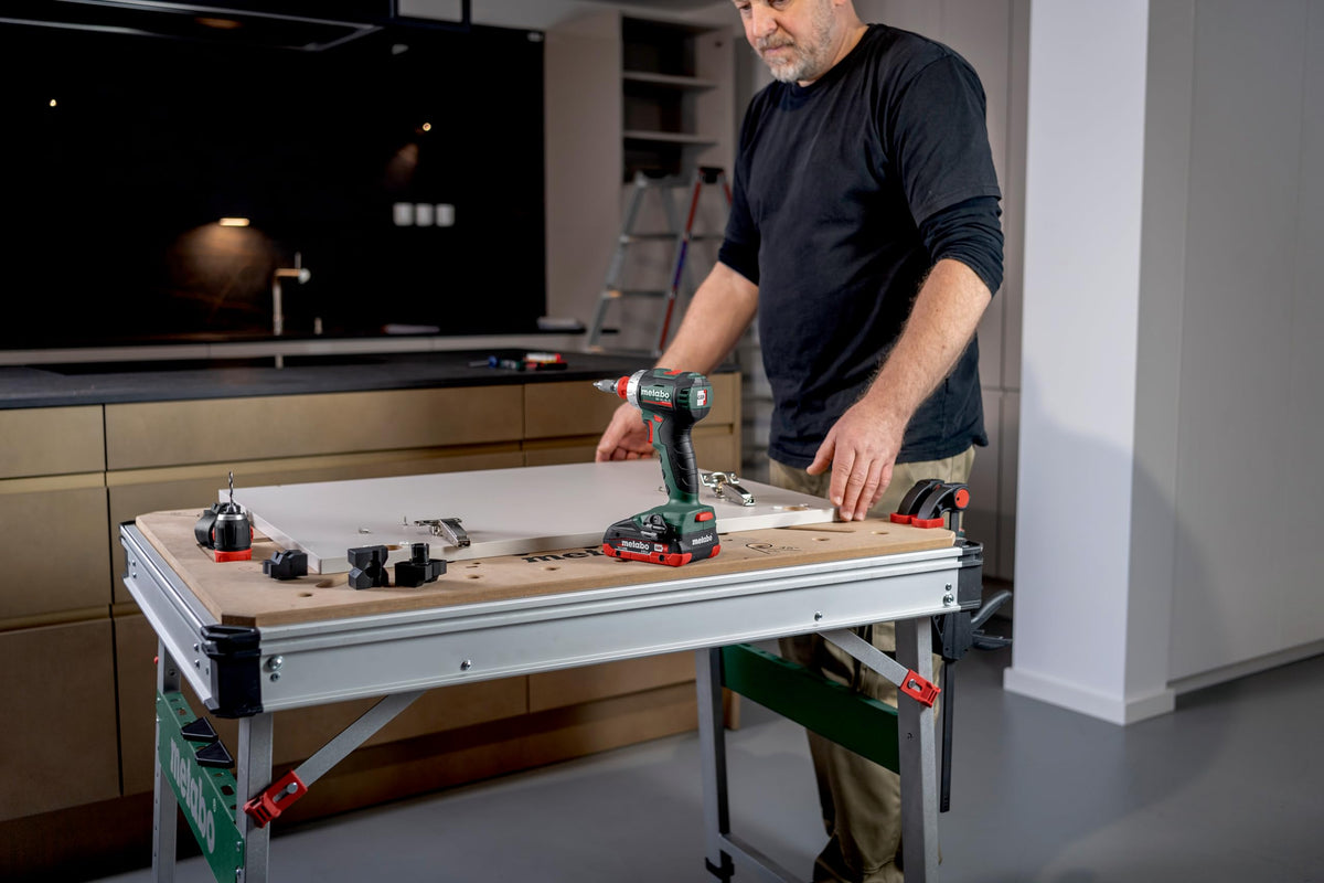 Multifunktionstisch MWB 100 Klappbare Werkbank Montagetisch mit 120 kg Traglast höhenverstellbar 2 Einhandzwingen 4 Bankhaken und 2 Eckverbinder