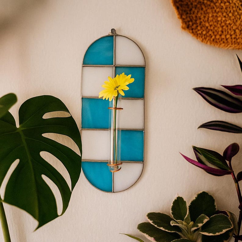 Wandvase mit Reagenzglas, Buntglas, Türkisblau und Opalweiß, Funky Collection, Vermehrungsstation