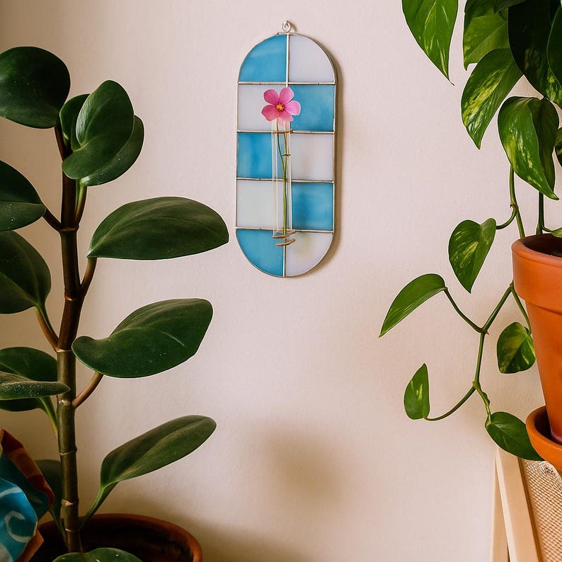 Wandvase mit Reagenzglas, Buntglas, Türkisblau und Opalweiß, Funky Collection, Vermehrungsstation