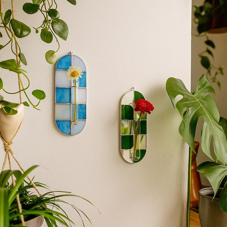 Wandvase mit Reagenzglas, Buntglas, Türkisblau und Opalweiß, Funky Collection, Vermehrungsstation