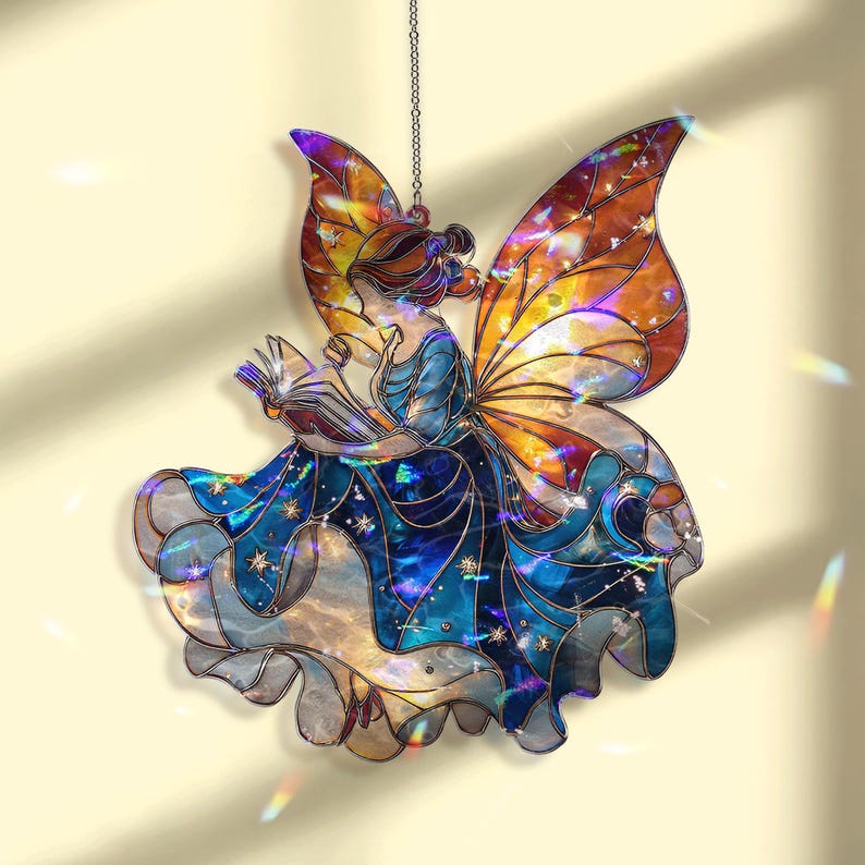 Acryl-Sonnenfänger Lesefee mit leuchtenden Flügeln, Glasmalerei-Stil, Fantasy Wohnkultur