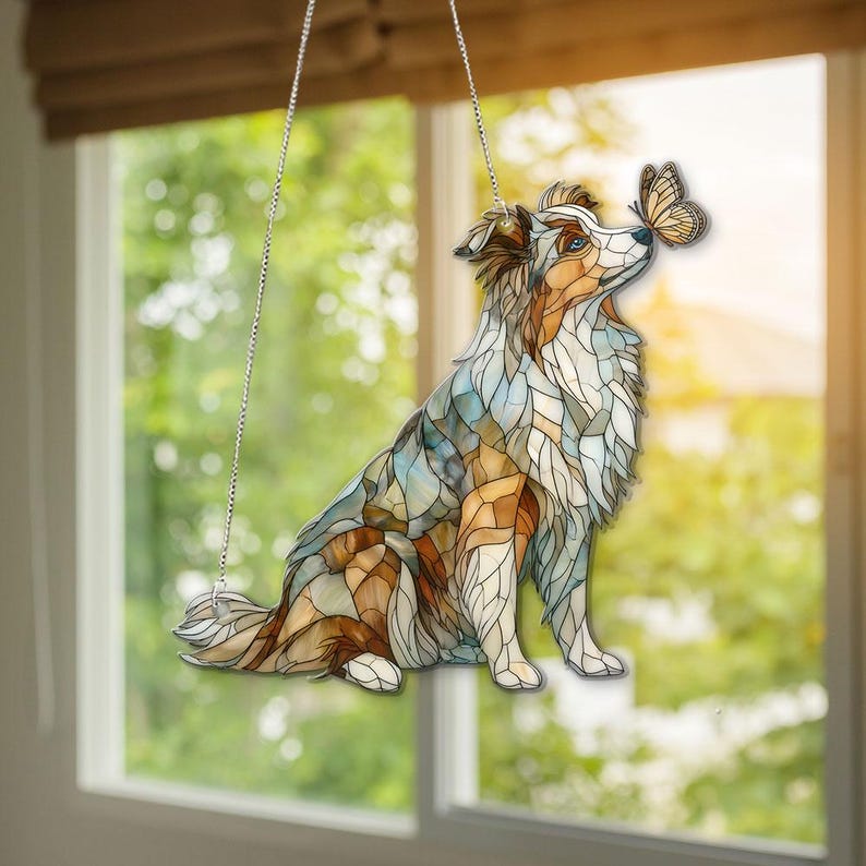 Acryl-Sonnenfänger mit Australian Shepherd und Schmetterling, Gedenk-Fensterdekoration für Hunde