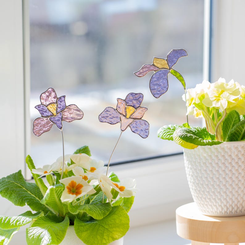Iris Stained Glass Plant Stakes - Cottagecore Dekoration, Frühlingsblumenakzent für Blumentöpfe