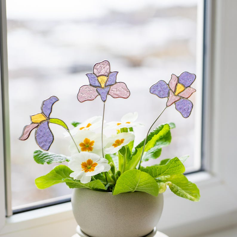 Iris Stained Glass Plant Stakes - Cottagecore Dekoration, Frühlingsblumenakzent für Blumentöpfe