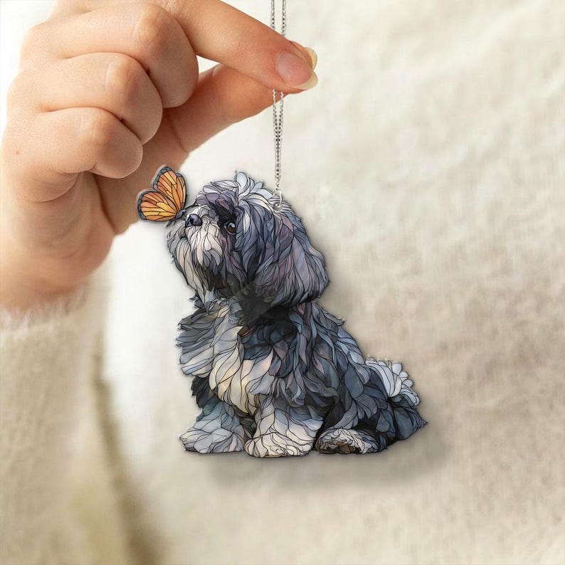 Acryl-Sonnenfänger mit schwarzem Shih Tzu und Schmetterling – Fensterdekoration