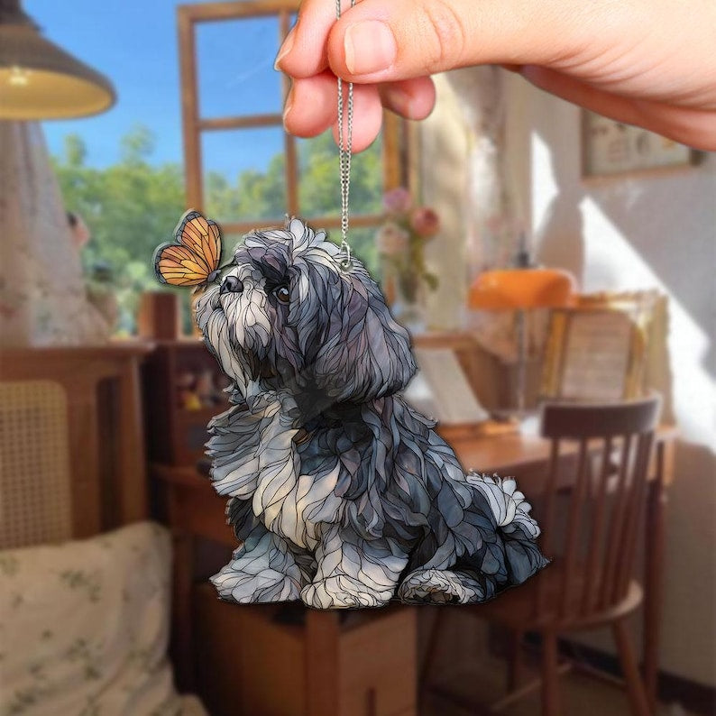 Acryl-Sonnenfänger mit schwarzem Shih Tzu und Schmetterling – Fensterdekoration
