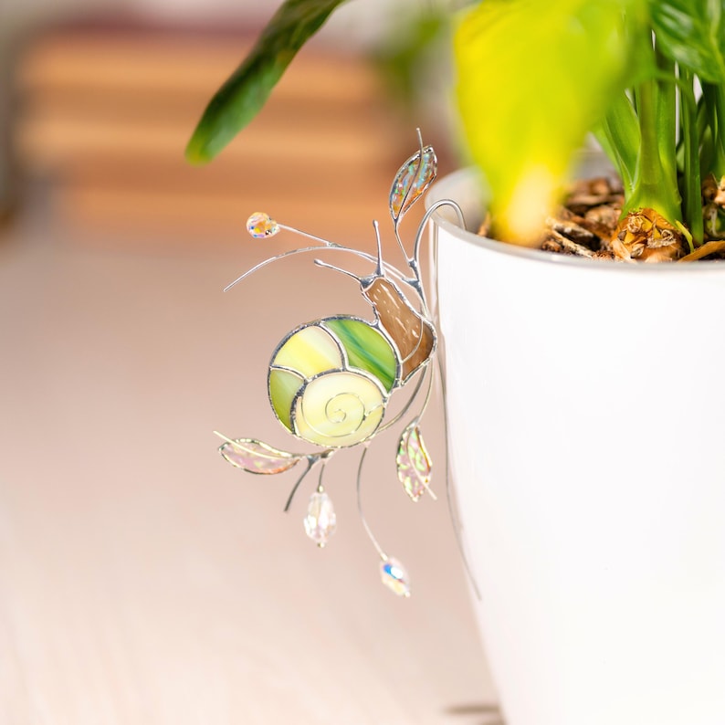 Buntglas Gartenschnecke Sonnenfänger 9,5 x 16,5 cm grün mit Kristallen Indoor Gartenarbeit Pflanzenzubehör